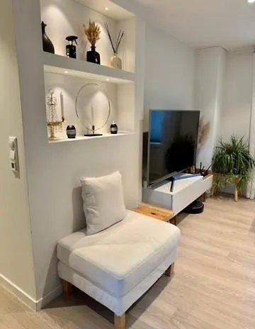 דירה Cozy Modern 2-bedroom